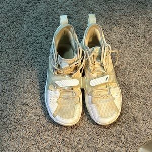 Men’s Westbrook basketball shoes